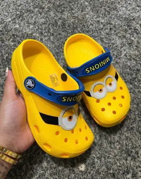 Minion discount crocs adults