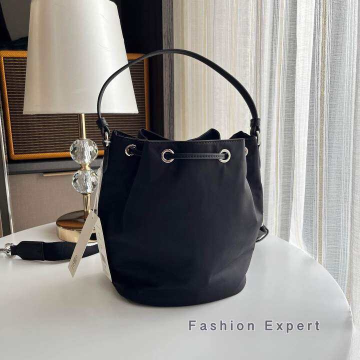 ของแท้100-t-o-r-y-b-u-r-c-h-134652-กระเป๋าสะพาย-virginia-bucket-bag