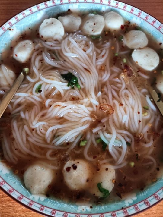 ก๋วยจั๊บอุบล-ก๋วยจั๊บญวน-เส้นสด-ต้มจั๊บคุณนายปากบาน-10ห่อ320บาท