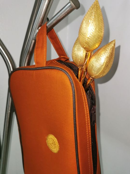 กระเป๋าพระสงฆ์อเนกประสงค์-เย็บปราณีต-พร้อมดอกบัวสีทอง-3-ดอก-แพ๊คถุงแก้วและหูหิ้วสวยงาม