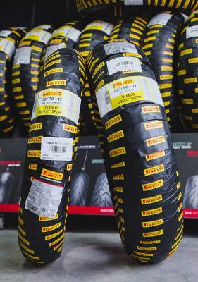 ยาง PIRELLI ROSSO SPORT ใส่ CB150R และรถรุ่นอื่นๆ ไซส์เดิมคู่ละ 4,990฿ (ยางปี 23)