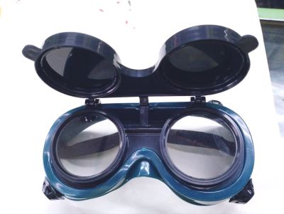 STEVE Accessory แว่นตากันสะเก็ดไฟ ฝุ่นละออง สารเคม แบบทึบ-เปิดเลนส์ดำได้ (2ชั้น)