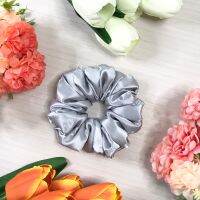 ยางรัดผม scrunchie รหัส P090 สี Silver ผ้าซาตินโรม่า เนื้อมุก