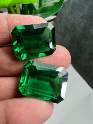 พลอยอัด มรกต สีเขียว นาโน สังเคราะห์ ขนาด 10x8 มม รูปไข่ กะรัต 2เม็ด Synthetic stone nano green emerald size 10x8mm oval carats and 2 pieces