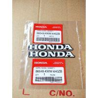 สติ๊กเกอร์แท้HONDA ขนาด100มม.ติดครอบตัวถีงเวฟ110iรุ่นปี2009-2018,แพค2ชิ้นติดซ้ายขวา 86649-KWW-640ZB