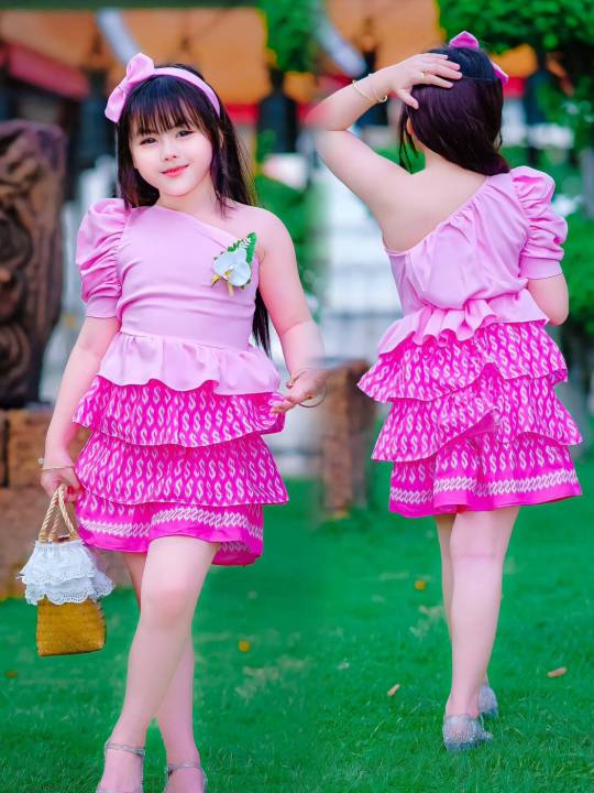 ing-ชุดไทยเด็กหญิง-สีฟ้า-สีชมพู-ลายขอ-กระโปรงสั้น-ชุดไทยประยุกต์-ใส่ออกงาน