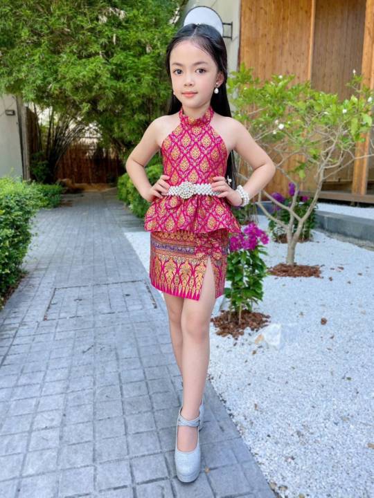 ชุดไทยเด็ก-ชุดไทยเด็กผู้หญิง-ชุดผ้าไทยเด็ก-ชุดไทยเด็กอนุบาล-ชุดไทยประยุกต์เสื้อผูกคอ-กระโปรงสั้นแต่งโบว์