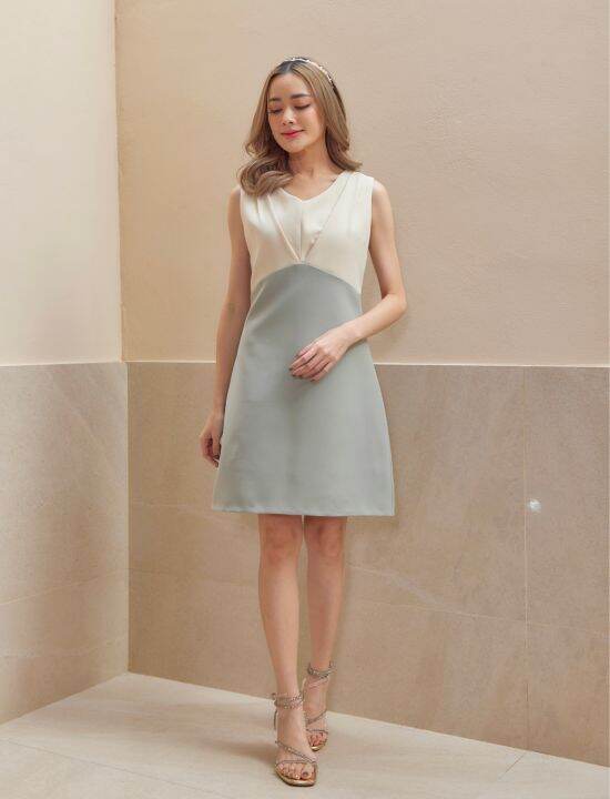 two-tone-twis-dress-from-techinee-brand-เดรสทูโทนแขนกุดจีบไหล่