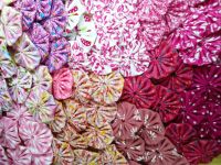 100ชิ้น YoYoโยโย่ ดอกไม้ผ้า เนารูด วงกลม yoyos สำหนับงาน quilt patchwork applique  trim scrapbook sulfolk puff rosett ทำกิ๊บ โบว์ ตกแต่ง เสื้อผ้า กระเป๋า ของแต่งบ้าน ม่าน ปูโต๊ะ คลุมเตียง