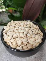 เมล็ดฟักทองดิบ raw pumpkin seeds สำหรับนกแก้ว นกปากขอ และสัตว์ฟันแทะ 0.25 กก.