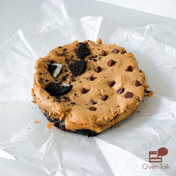 brookie-half-oreo-amp-chocolate-chip-1-pound-บรุ้กกี้ออริจินัล-ท้อปปิ้งด้วย-oreo-และ-chocolate-chip-ขนาด-1-ปอนด์-oven-talk-bangkok