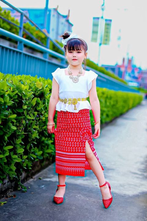 ชุดไทยประยุกต์เสื้อแขนระบาย-กระโปรงยาวผ่าข้างแต่งโบว์-ชุดไทยเด็ก-ชุดไทยเด็กผู้หญิง-ชุดไทยใส่ไปโรงเรียน-ชุดไทยอนุบาล