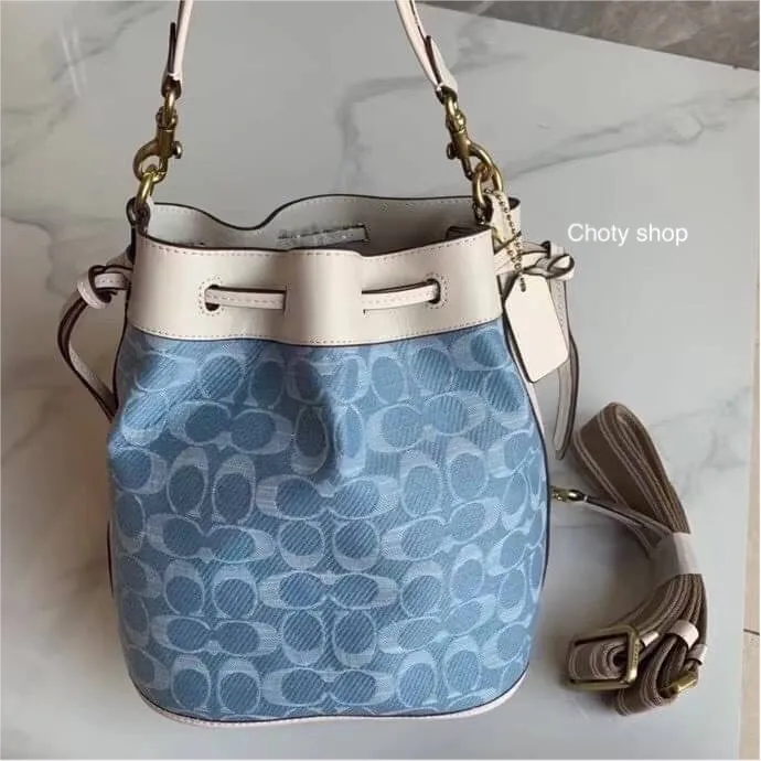 field bucket bag in signature chambray