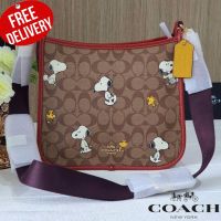 กระเป๋าสะพาย Coach X Peanuts Dempsey File Bag In Signature Canvas With Snoopy Woodstock Print