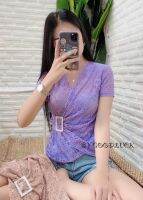 เสื้อลูกไม้แต่งเข็มขัด