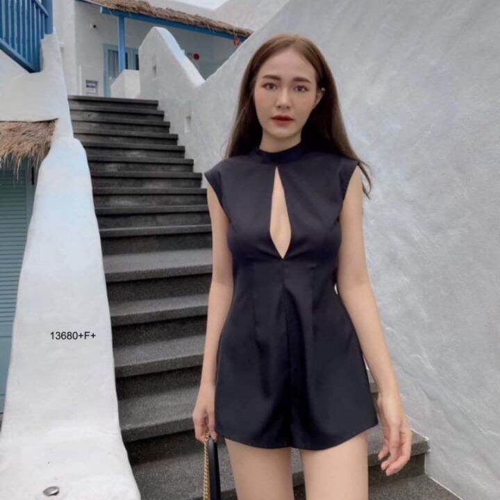 13680-จั้มสูทแขนกุดขาสั้น-แหวกอก