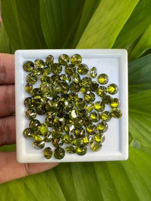 CZ เพชร รัสเซีย WHITE BRILLIANT สีOLIVE ทรงกลม พลอย 3.00 mm( มม )(100 เม็ด) American diamond stone ROUND 3.00MM OLIVE 100 PCS