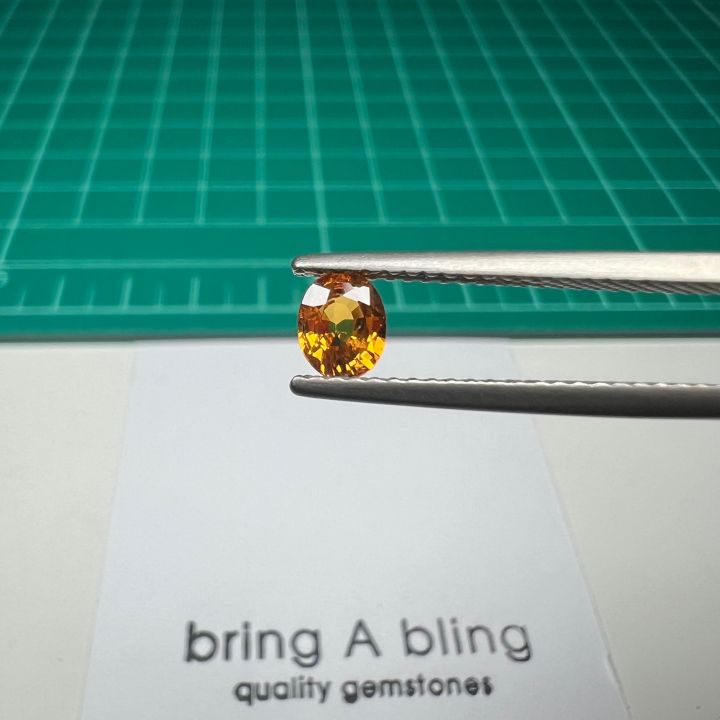 บุษราคัม-yellow-sapphire-จากศรีลังกา-น้ำหนัก-0-5-กะรัต-5-0x4-0mm-พลอยธรรมชาติ-เผ่าเก่า-พลอยสีเหลืองทองสวย-ใสสะอาด