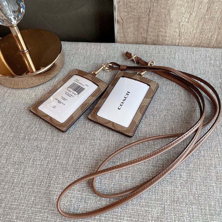 คล้องบัตร-พนักงาน-สีน้ำตาล-signature-lanyard-id-case-coach-f63274