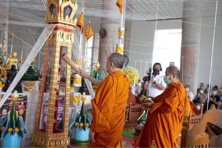 เหรียญหลวงพ่อรวย-เนื้อเงินลงยาแดง-รุ่นรวยพันล้าน-ชาตกาลร้อยปี