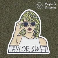 ʕ •ᴥ•ʔ ✿ พร้อมส่ง : เข็มกลัดลายศิลปินสาว เทย์เลอร์ สวิฟต์ | TAYLOR SWIFT Famous Artist Enamel Brooch Pin.