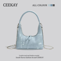 Ceekay กระเป๋าใต้วงแขนผ้ายีนส์มีตัวอักษรสายโซ่กระเป๋าคุณภาพดียอดนิยมสำหรับผู้หญิงกระเป๋าสะพายไหล่สะพายข้างแบบใหม่ปี2023