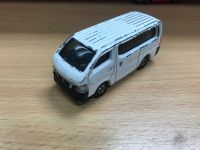 โมเดลรถเหล็ก Tomica รถตู้ Nissan caravan ขาว