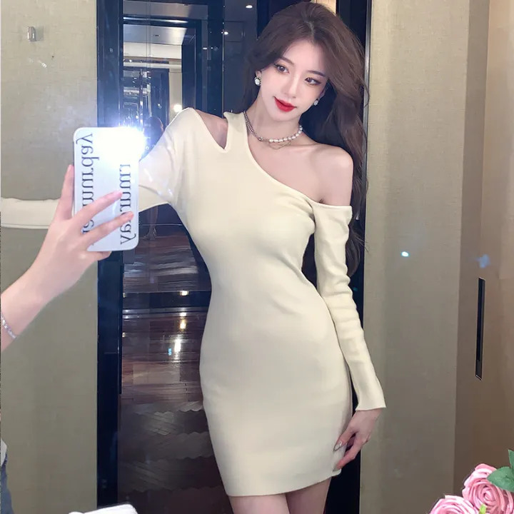 Elegant Pure Hot Girl Sexy off-Shoulder Retro French Niche Design Slim ...