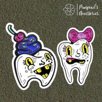 ?? พร้อมส่ง : ? เข็มกลัดเซ็ทปีศาจฟันผุสองซี่ | Two Caries Devil Enamel Brooch Pin Set.