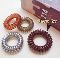 ยางรัดผม Ponytail สีChoco Bee(น้ำตาลเข้ม) มีความยืดหยุ่นสูง ไม่รัดผมจนทำให้ปวดหัว นำไปแช่น้ำร้อนเพื่อให้สินค้าคืนตัวได้ (1กล่องต่อ1เส้น)