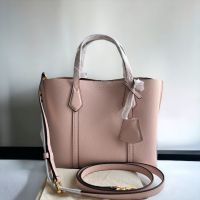 กระเป๋าสะพายข้างPerry Small Triple Compartment Tote

Style No. 81928


SHELL PINK