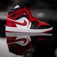 ?NIKE AIR JORDAN 1 MID?