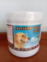 แคลซี่ซู ยีสต์ ชนิดเม็ด CALCIZOO YEAST TABLET ขนาดบรรจุ 2000 เม็ด จำนวน 1 กระปุก ใช้สำหรับเสริมแคลเซียม วิตามิน และแร่ธาตุในสุนัข ให้สุนัขกินวันละ 3-4 เม็ด วันละ 3 ครั้ง