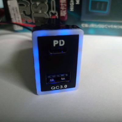 PD + QC3.0 USB Fast Charger Toyota อุปกรณ์ชาร์จภายในรถยนต์ โตโยต้า QC 3.0 + Type C สีฟ้า ไม่เปลี่ยนขณะชาร์จ ราคา/1ชิ้น