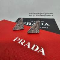 ต่างหูปราด้า  PRADA Symbole Earring with crystal ประดับคริสตัส เพชรวิ้ง ตัวเพลทโลโก้  งานสวย อะไหล่เงิน ขนาด 2 ซม.