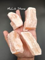 ? เซเลไนต์ สีพีช ขนาดพอดีมือ / Peace selenite ( Satin spar หรือ Orange selenite )
? เซเลไนต์เป็นหินที่คนรักหินมักจะต้องมีเสมอ เพิ่มเติมคือสีที่หวานคล้ายสีพีชธรรมชาติ 
✨ มี 3 ชิ้น ให้เลือก A-D คร้าบ