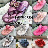 SHU sofashoes slim chic ราคาหิ้วรวมส่งมีตามที่แจ้งพร้อมส่งเลยคะ หรือทักสอบถามเพิ่มเติมได้คะ