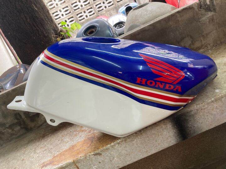 สติกเกอร์-ถังน้ำมัน-honda-nsr-250-เส้นขาว-แดง-ทอง-ติดถังขาว-น้ำเงิน