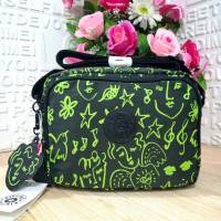 Sale!!!  Kipling รุ่น WES sholder Bag 
สี Music printed 
กระเป๋าสะพายข้าง ผิวนอกทำจากวัสดุไนล่อนเนื้อหนา นุ่ม  ซับในเป็นผ้าคอตตอล