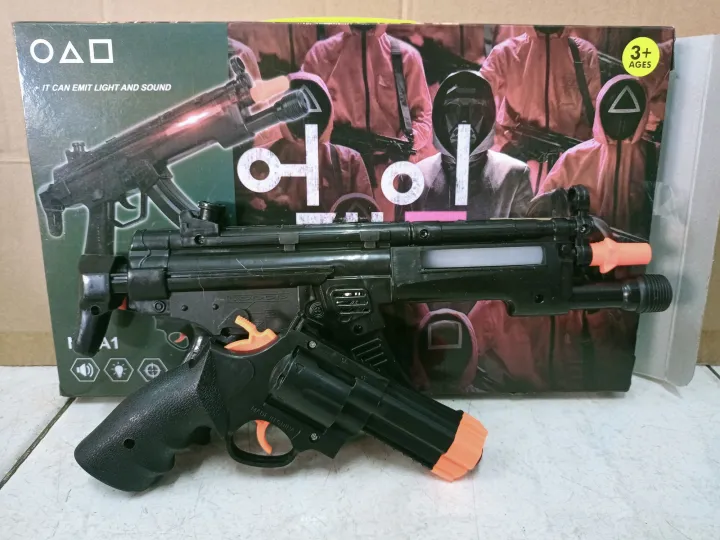 SQUIDGAME GUN 2IN1 IT CAN EMIT LIGHT AND SOUND BATTERY INCLUDED ALREDY