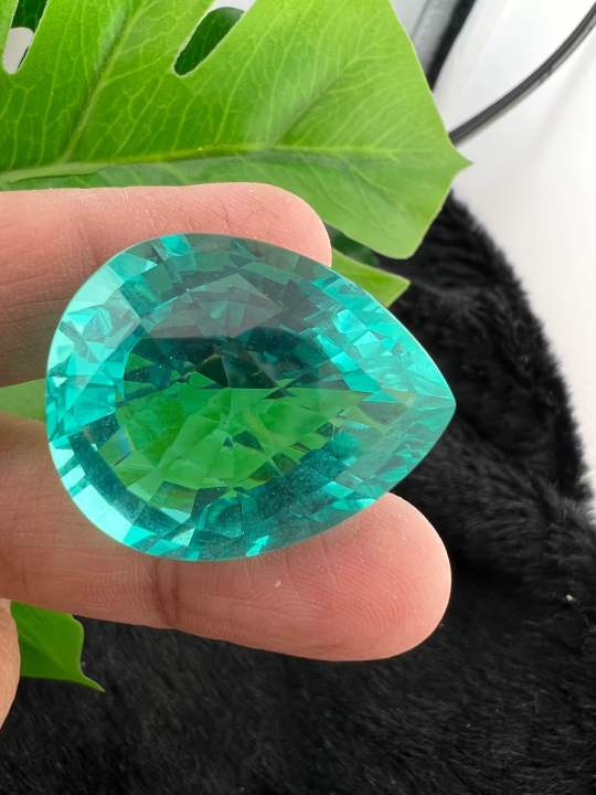 พลอย-รูป-หยดน้ำ-สี-บลู-31x26-มม-1-เม็ด-59-กะรัต-carats-พลอย-สี-green-yag-paraiba-ขนาด-color-gemstone-pear-shape-1-piece