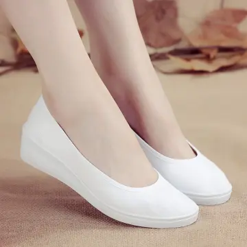 White nursing shoes hot sale with laces