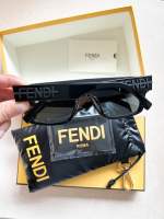 Fendi Fendigraphy Sunglasses กรอบดำ ทรงเท่หรู FE40091U