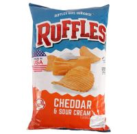 รัฟเฟิลส์ มันฝรั่งทอดกรอบรสชีสเชดดาร์และซาวครีม Ruffles Cheddar &amp; Sour Cream Potato Chips 184g.