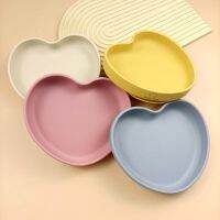 Clever baby store จานซิลิโคนรูปทรงหัวใจ มีฐานดูด สำหรับ6เดือนขึ้นไป Silicone suction heart shaped plate for 6M+/ BLW