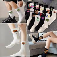 ถุงเท้าคู่รัก 30 สี ถุงเท้าสตรีท ผ้ายืด สไตล์เกาหลีGraffiti style mens socks white cute pattern womens socks