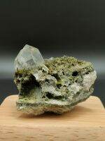 ? เอพิโดต ใน ควอตซ์ ผลึกขนาดเล็ก / 57 กรัม

( Epidote in Quartz ) 57 g.

ผลึกขนาดเล็กน่าสะสม แทรกด้วย เเร่เอพิโดตสีเขียวอยู่ด้านใน ชิ้นนี้สวยมาก มองใกล้ๆ จะเห็นผลึกเล็กๆด้วย