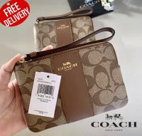 คล้องมือ COACH
Corner Zip Wristlet in Signature Coated Canvas with Leather Stripe