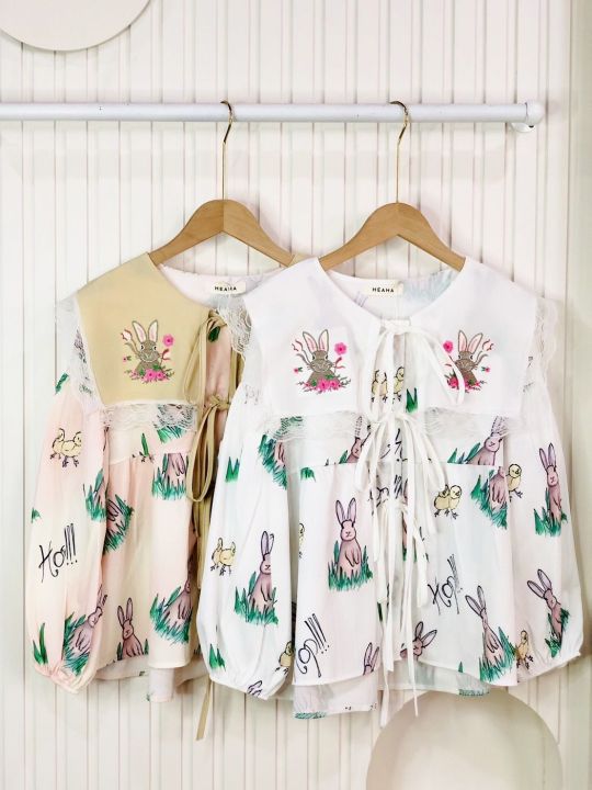 พร้อมส่ง-heaha-เสื้อพิมพ์ลายคอปก-ผูกโบว์-อกใหญ่ใส่สบาย-งานสวยมาก