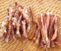 หมูแดดเดียวสูตรโบราณ แพ็ค 500 กรัม  สันนอกหมูคัดเกรดอย่างดี นำมาหมักกับส่วนผสมสูตรโบราณส่วนผสมของสมุนไพรมีกลิ่นหอม ไม่ใส่วัตถุกันเสีย ไม่ใส่สีผสมอาหาร เก็บได้นานรสชาติอร่อย